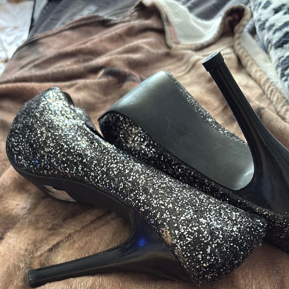 Glamorous Black and Silver Glitter Stiletto Heels - Picture 4 of 9